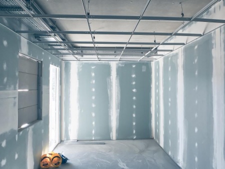 Faux plafonds modernes, les solutions innovantes pour sublimer votre habitat