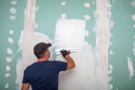 Guide pratique pour une rénovation plâtre réussie dans votre maison ancienne